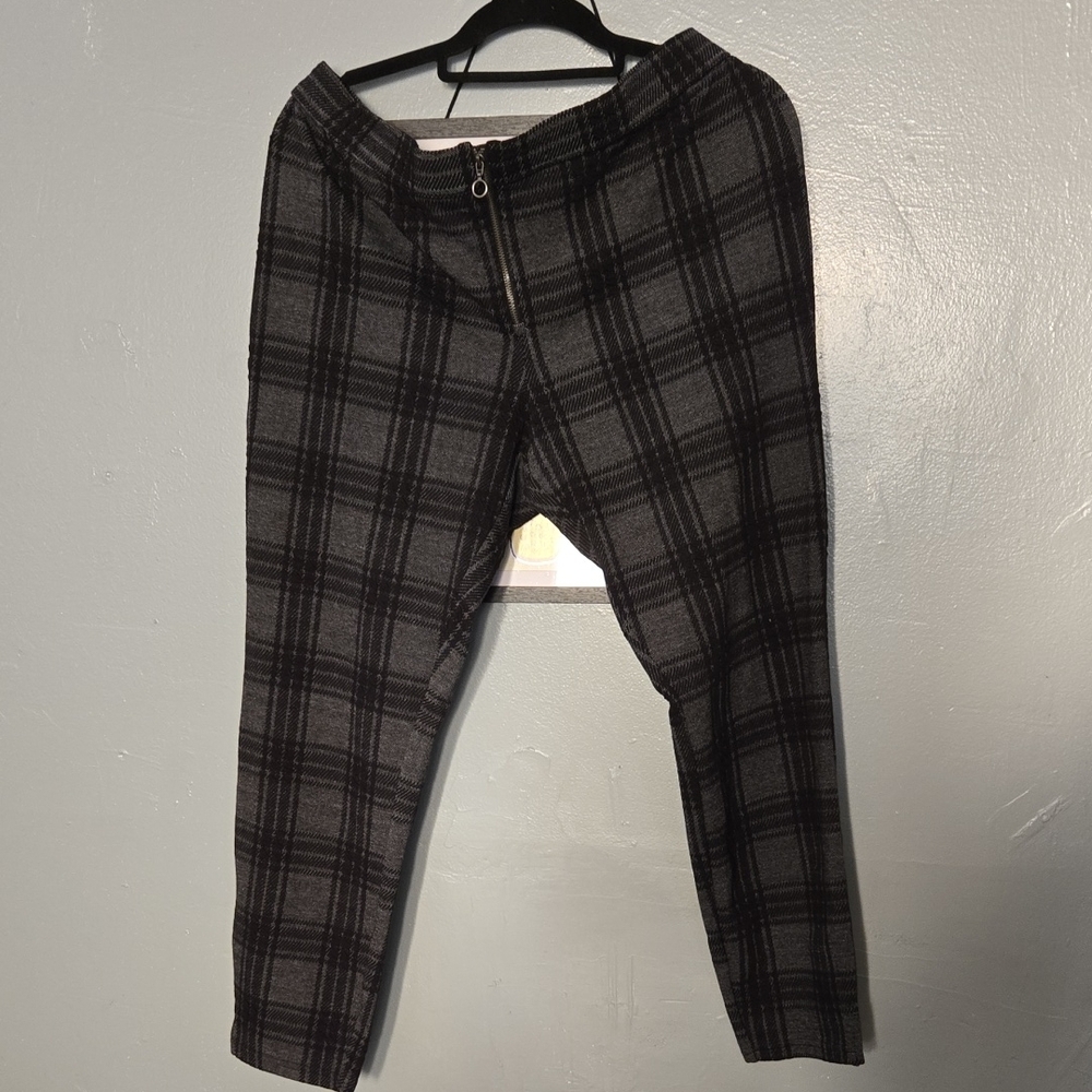 HUE Gray Plaid Leggings